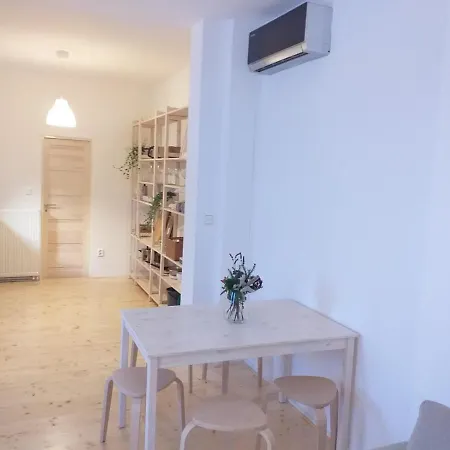 Zahrada Hostel *